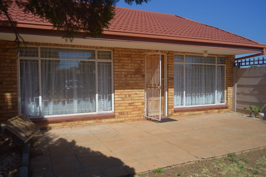 2 Bedroom Property for Sale in La Hoff North West